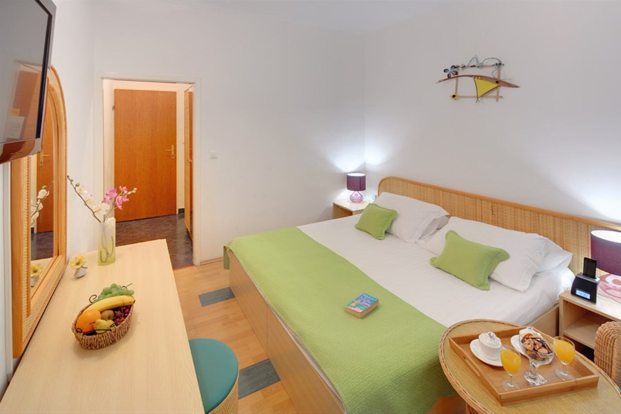 วิลลา อาเดรียติกา โฮเต็ล - สำหรับผู้ใหญ่เท่านั้น Hotel ซูเปตาร์ ภายนอก รูปภาพ